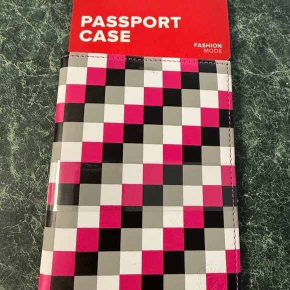Heys Checkered Passport Case New Passport Holder Passport Wallet - Picture 2 of 3